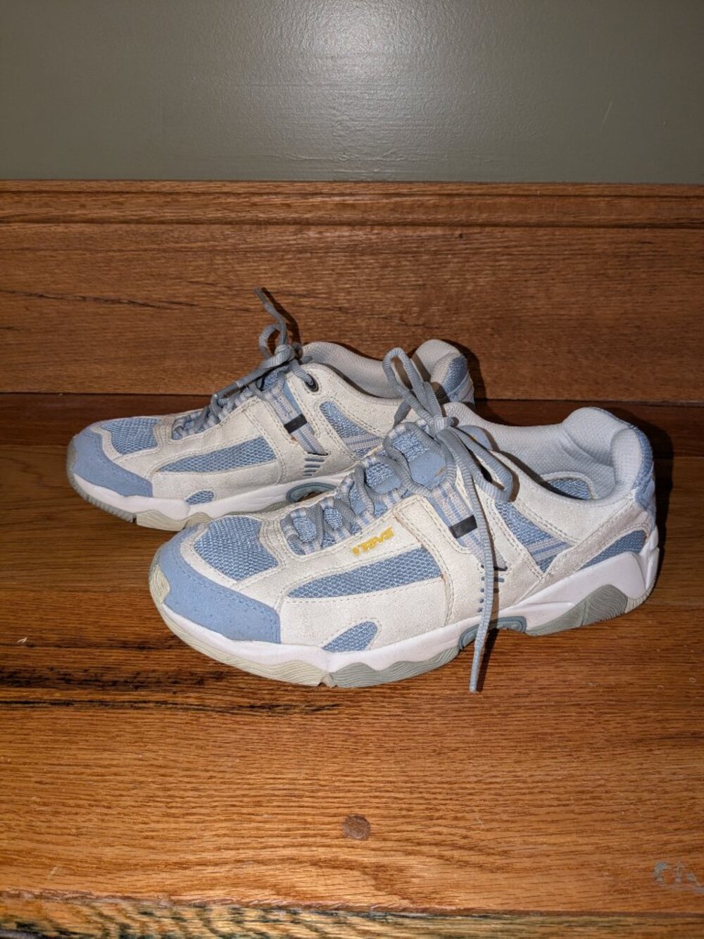 Teva Trail Hiking Sneakers Womens 9.5 Blue Cream Low Top Walking Shoes No Insole